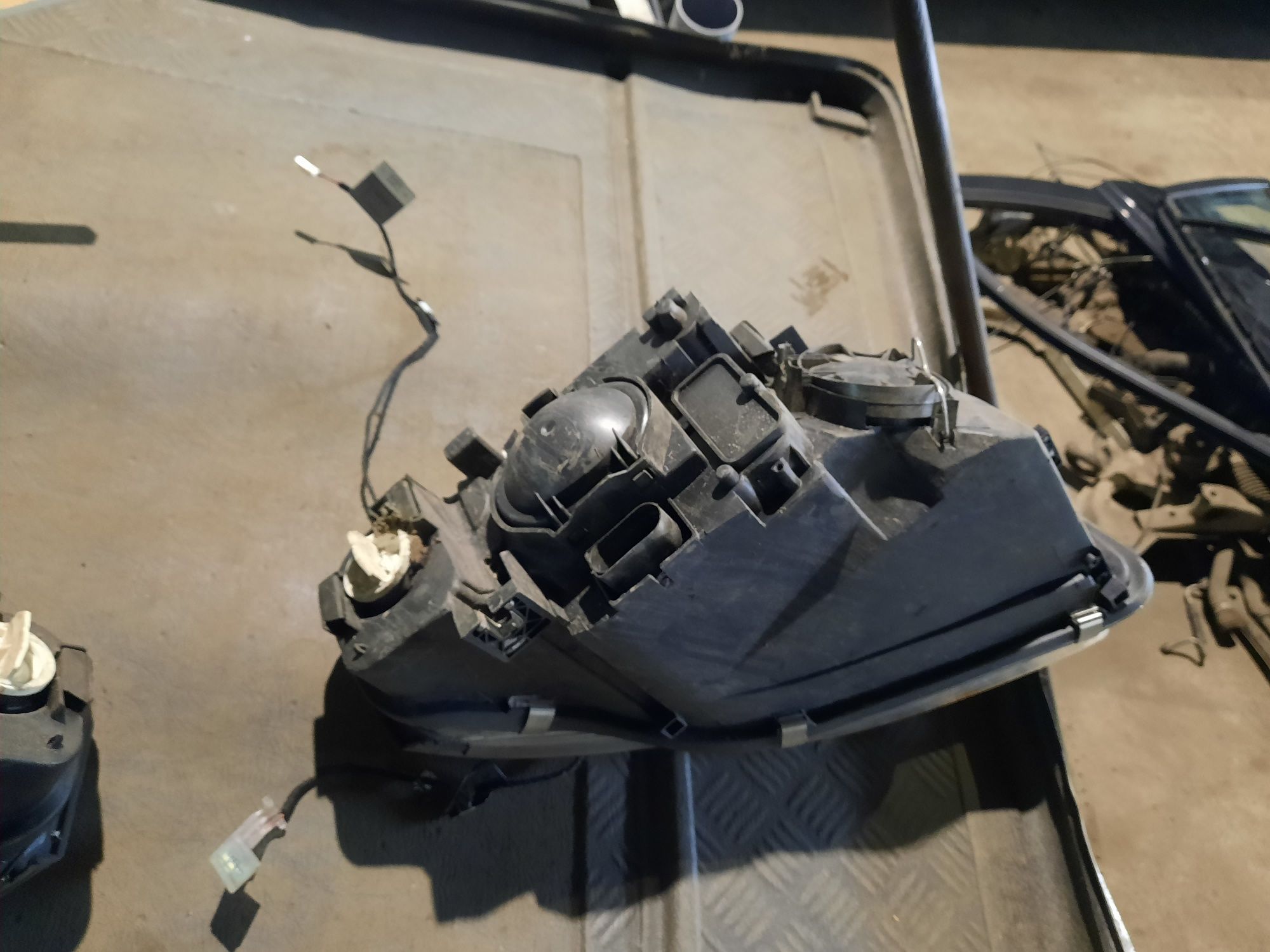 Audi ą4b7 lampy przod