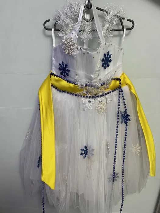 Новорічний костюм "сніжинка"