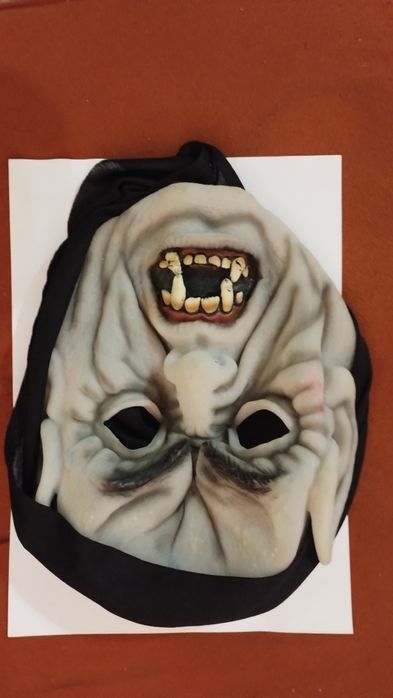 Маска вампіра нова