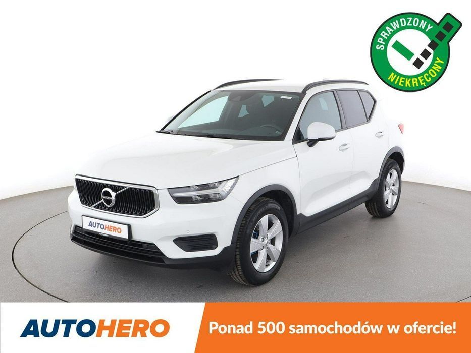Volvo XC 40 Momentum Core niski przebieg kamera hak grzane fotele LED tempomat