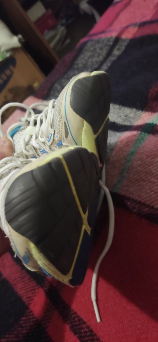 Красовки asics в гарному стані