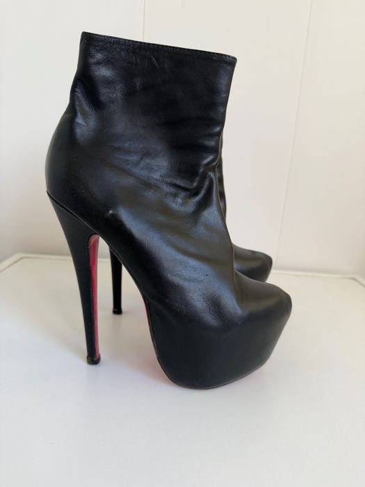 Чоботи Christian Louboutin 37