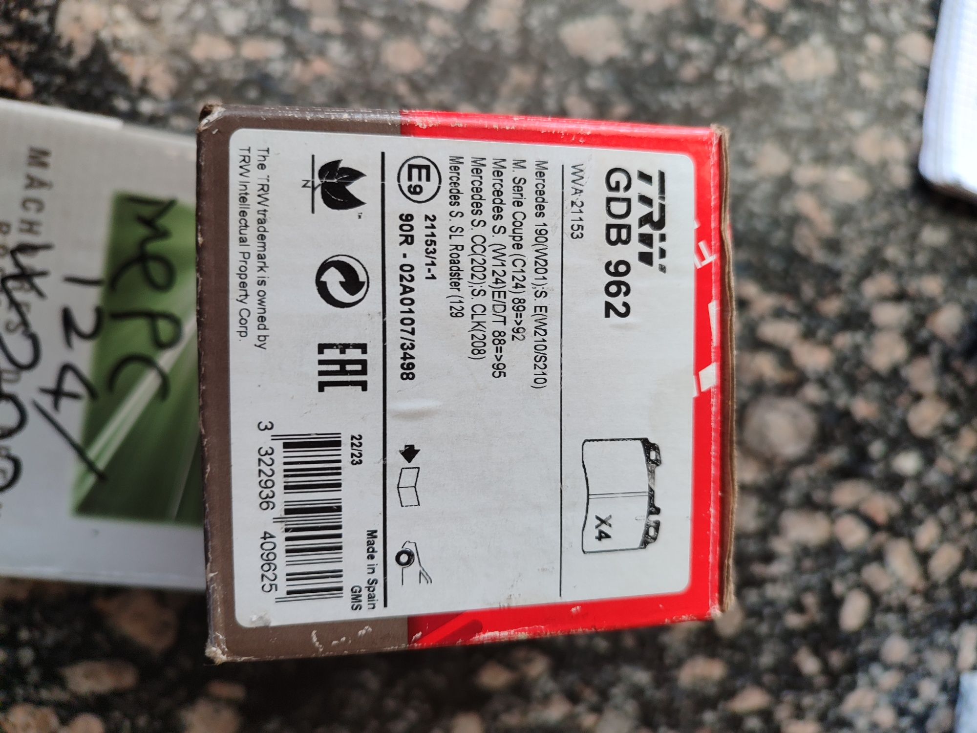 Колодки передние Mercedes w202/w202/134 TRW