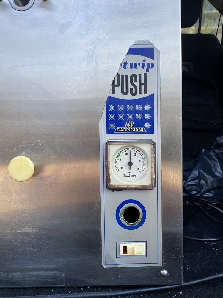 Automat do bitej śmietany marki Carpigiani