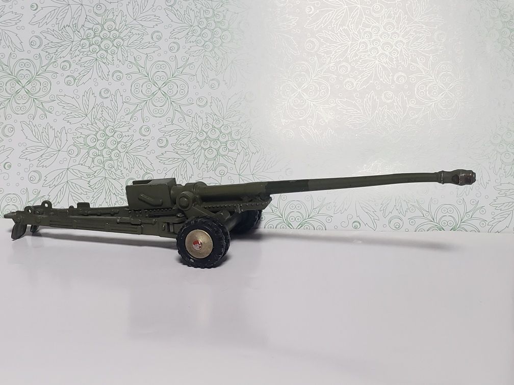 Пушка модель военной техники   20 см .