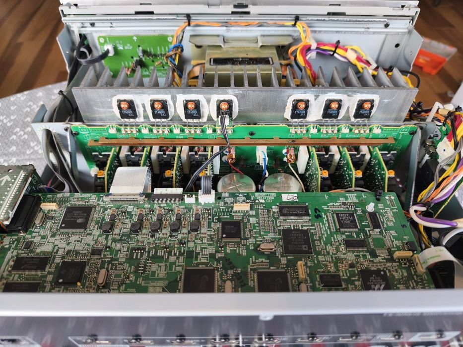 Amplituner Onkyo TX-NR818