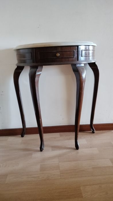 Consola com tampo de mármore