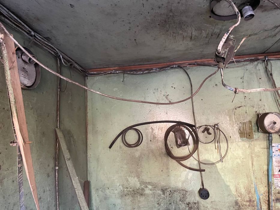 Битовка 7,5*2,5 висота 3,1 метра фасад металевий профнастил