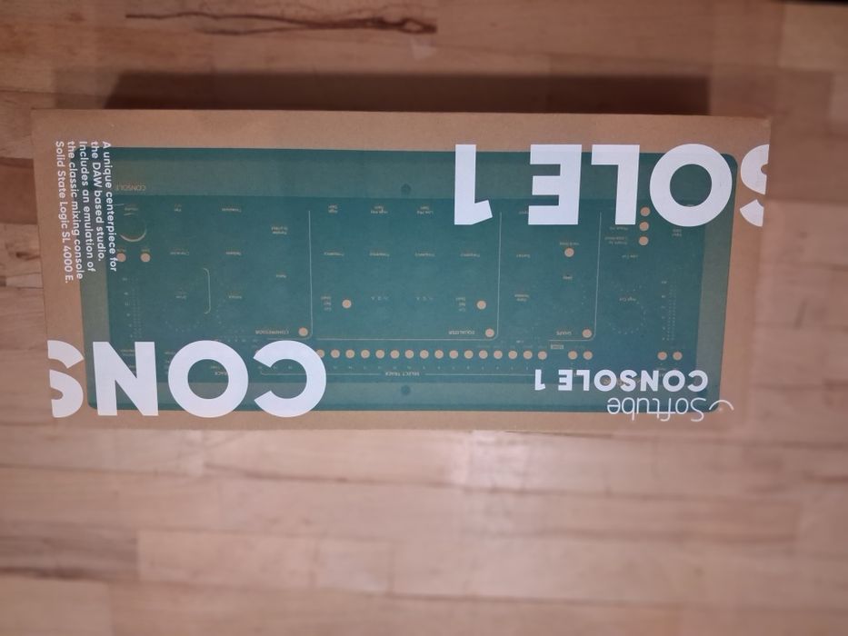 Softube Console 1 – Como Nova, com caixa e cabos originais