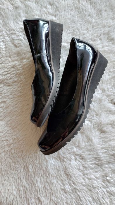 Buty damskie lakierowane rozm.40