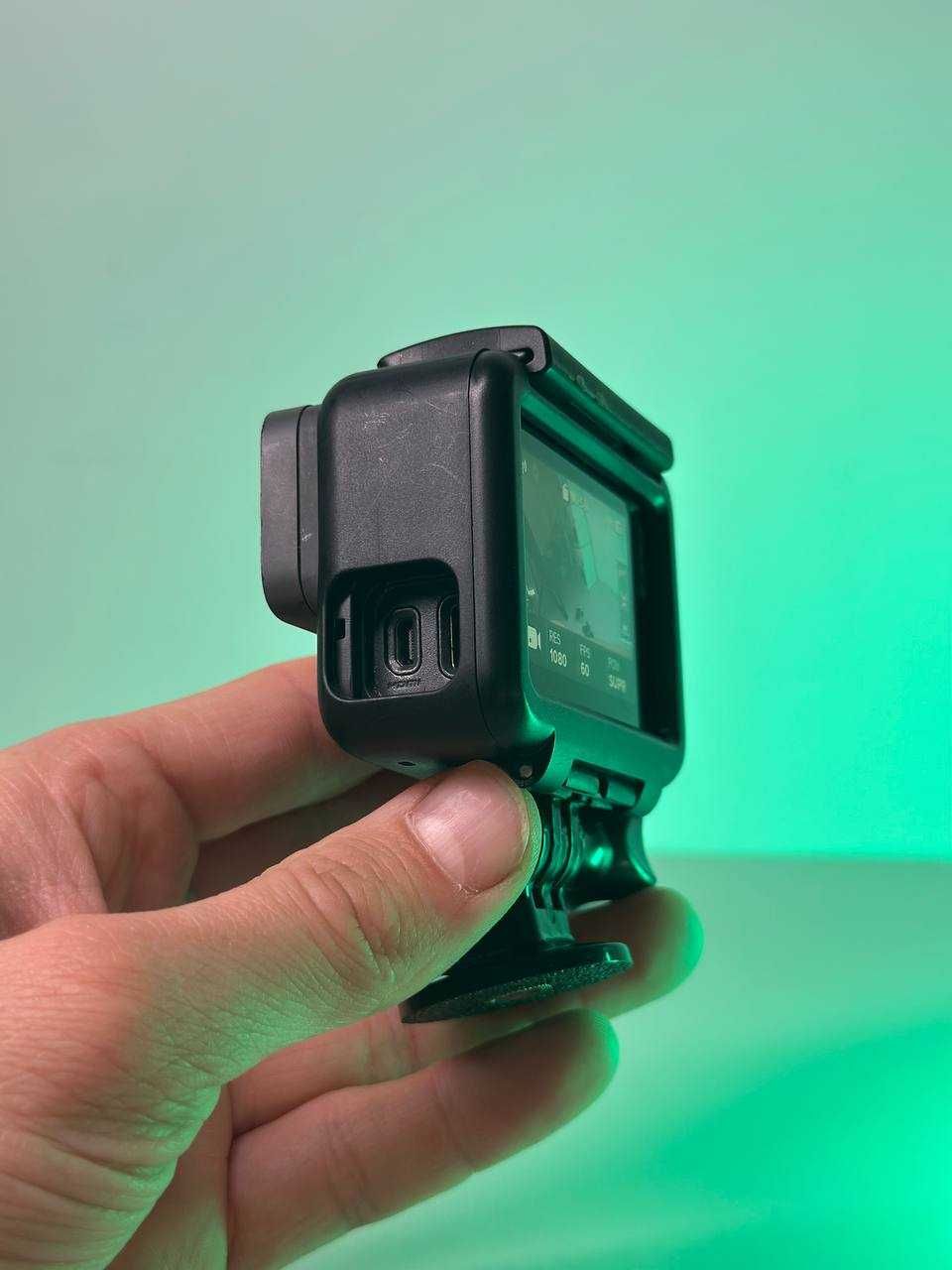Екшн камера GoPro 5 Black - з флешкою, рамкою та кріпленням на шолом