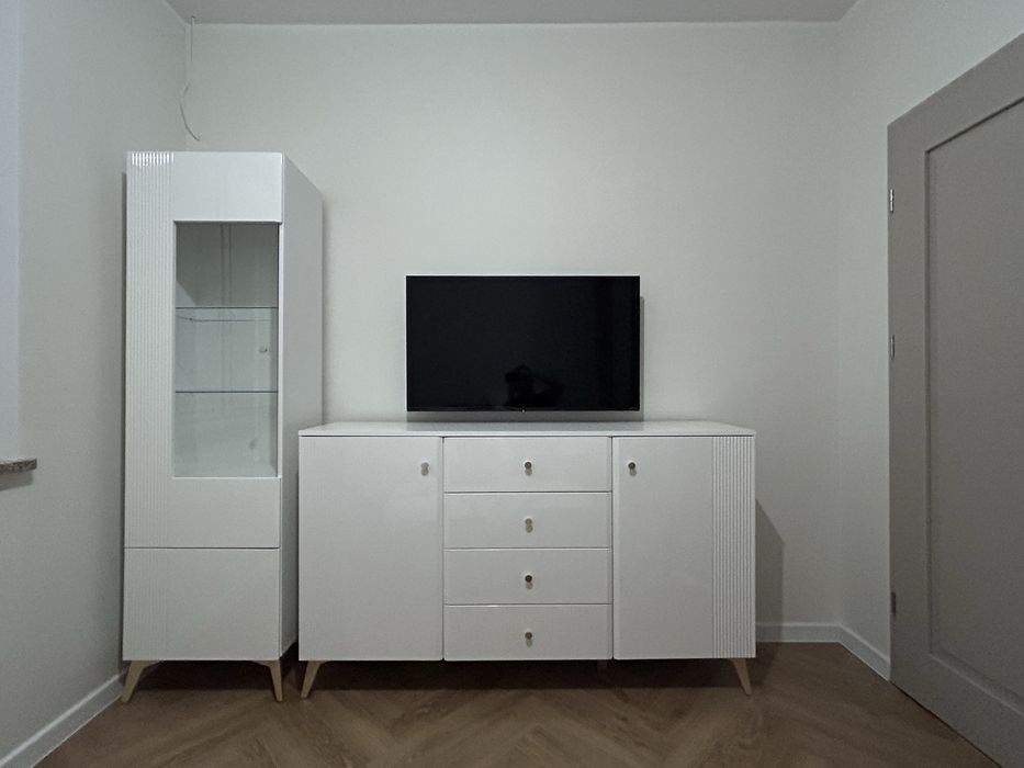 Zestaw mebli biały lakier