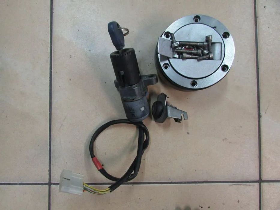 Aprilia RST 1000 Futura stacyjka kluczyk wlew komplet zamków