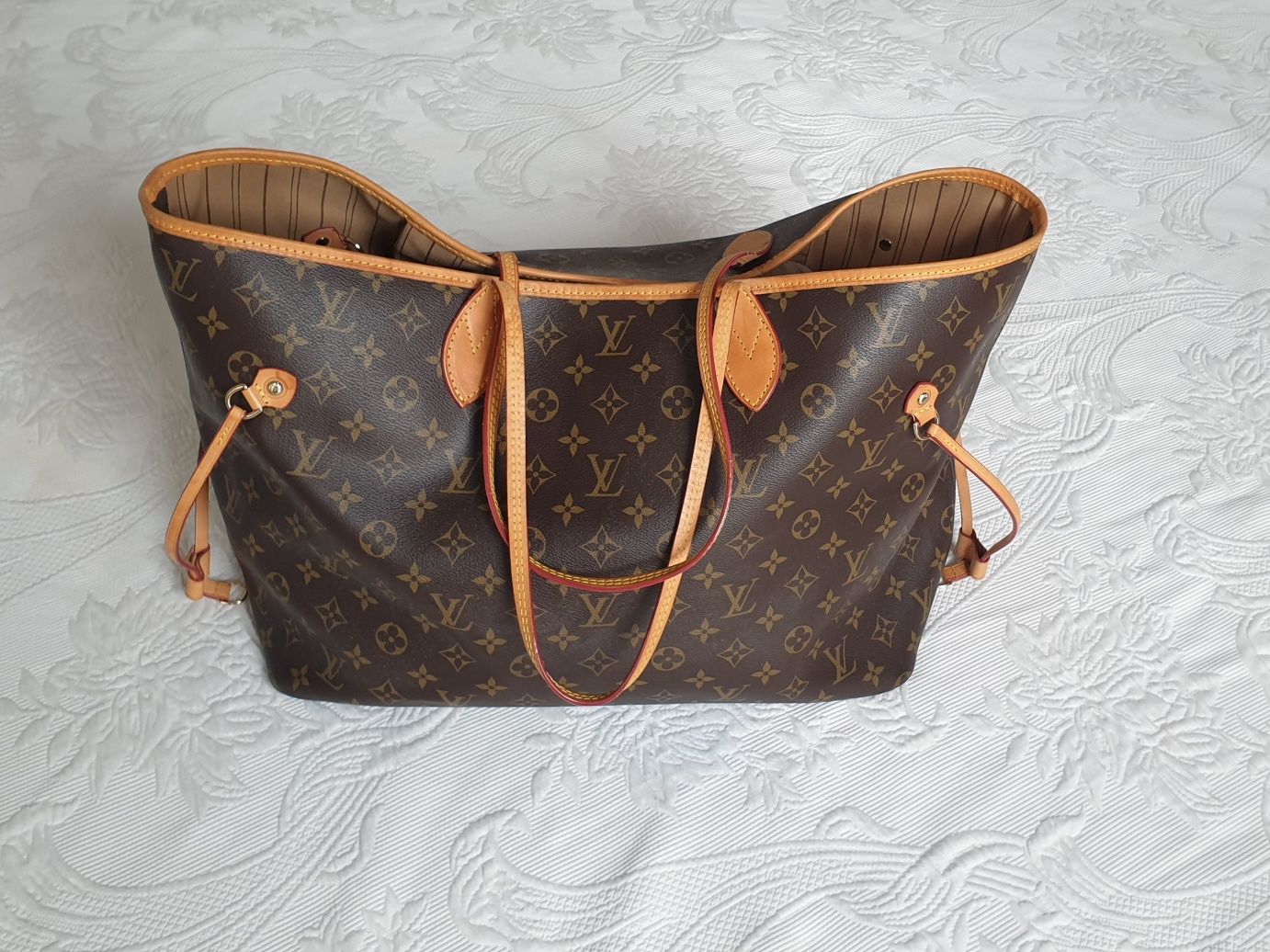 Louis Vuitton,na ramie