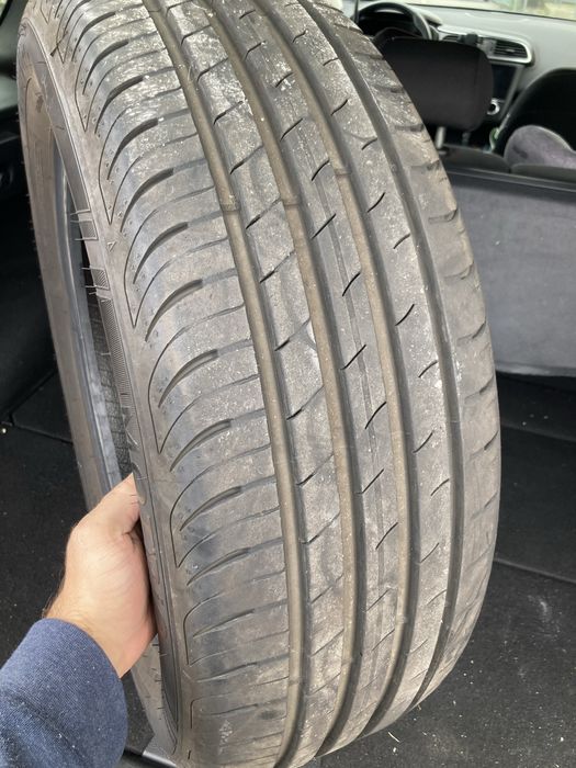 Pneu motrio 215/60R17