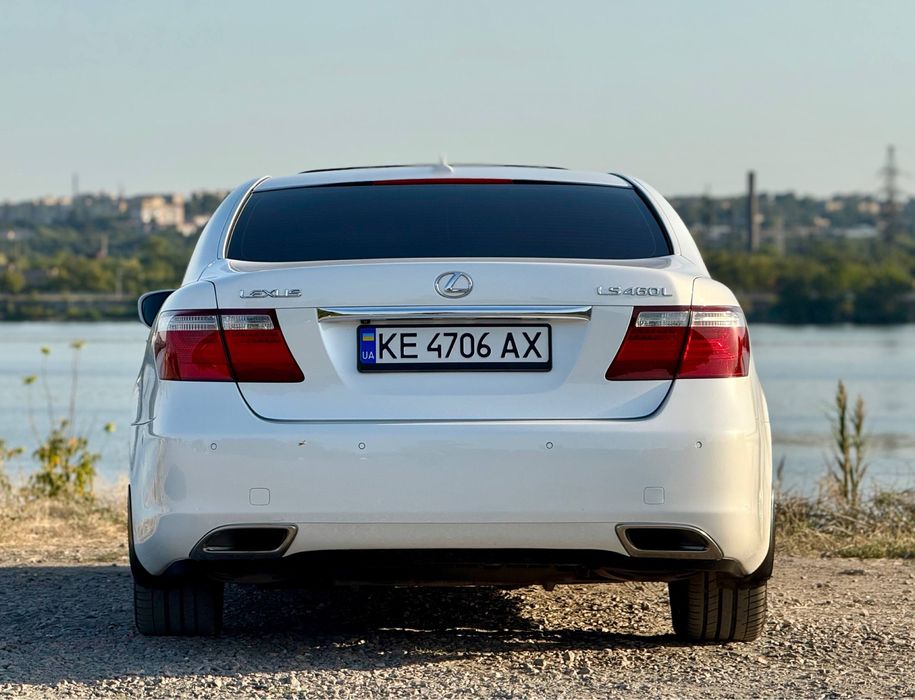 Lexus LS ottoman