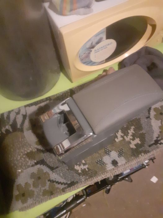 Продам подлокотник на универсальной подставке