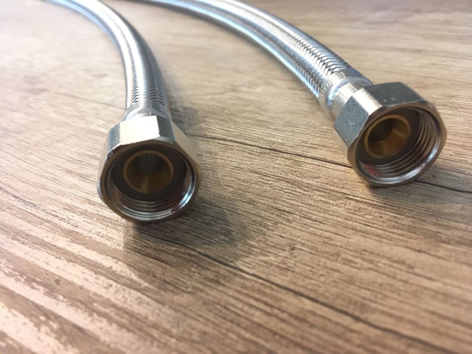 Komplet dwóch węży w metalowym oplocie 3/8 * M10 40cm