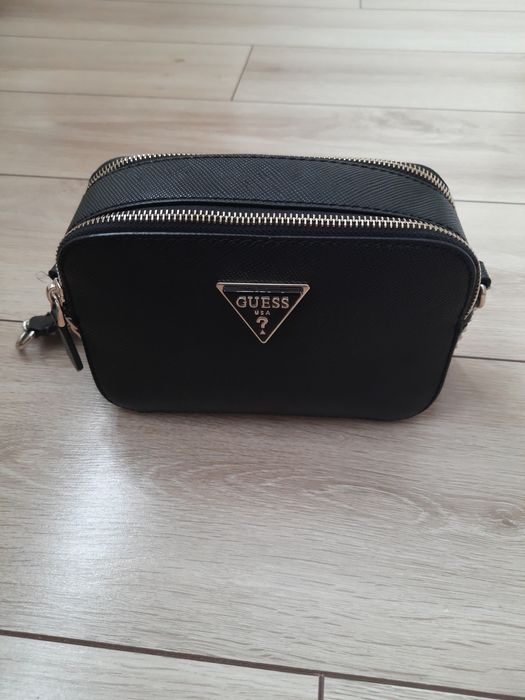 Czarna torebka Guess