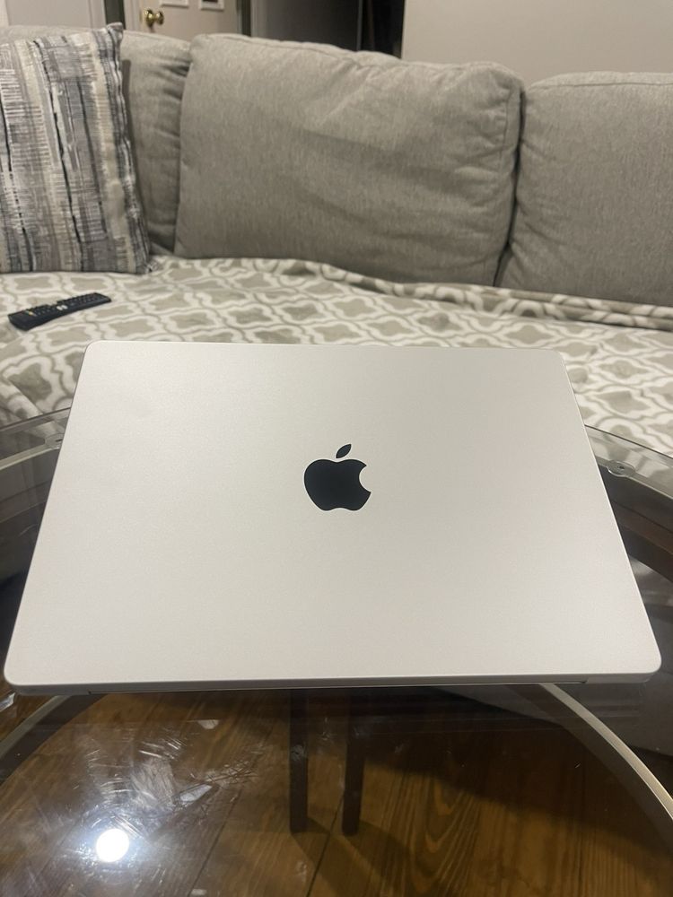 MacBook Pro 14" M3 Pro 36/1TB Silver ідеал 3 цикли