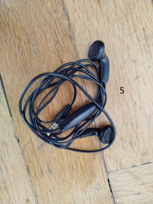 Słuchawki przewodowe mini jack - różne rodzaje