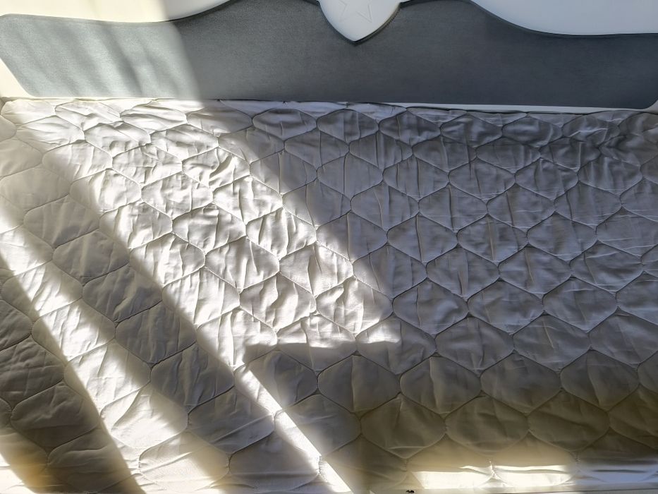 Łóżko dziecięce z nowym materacem 165X85