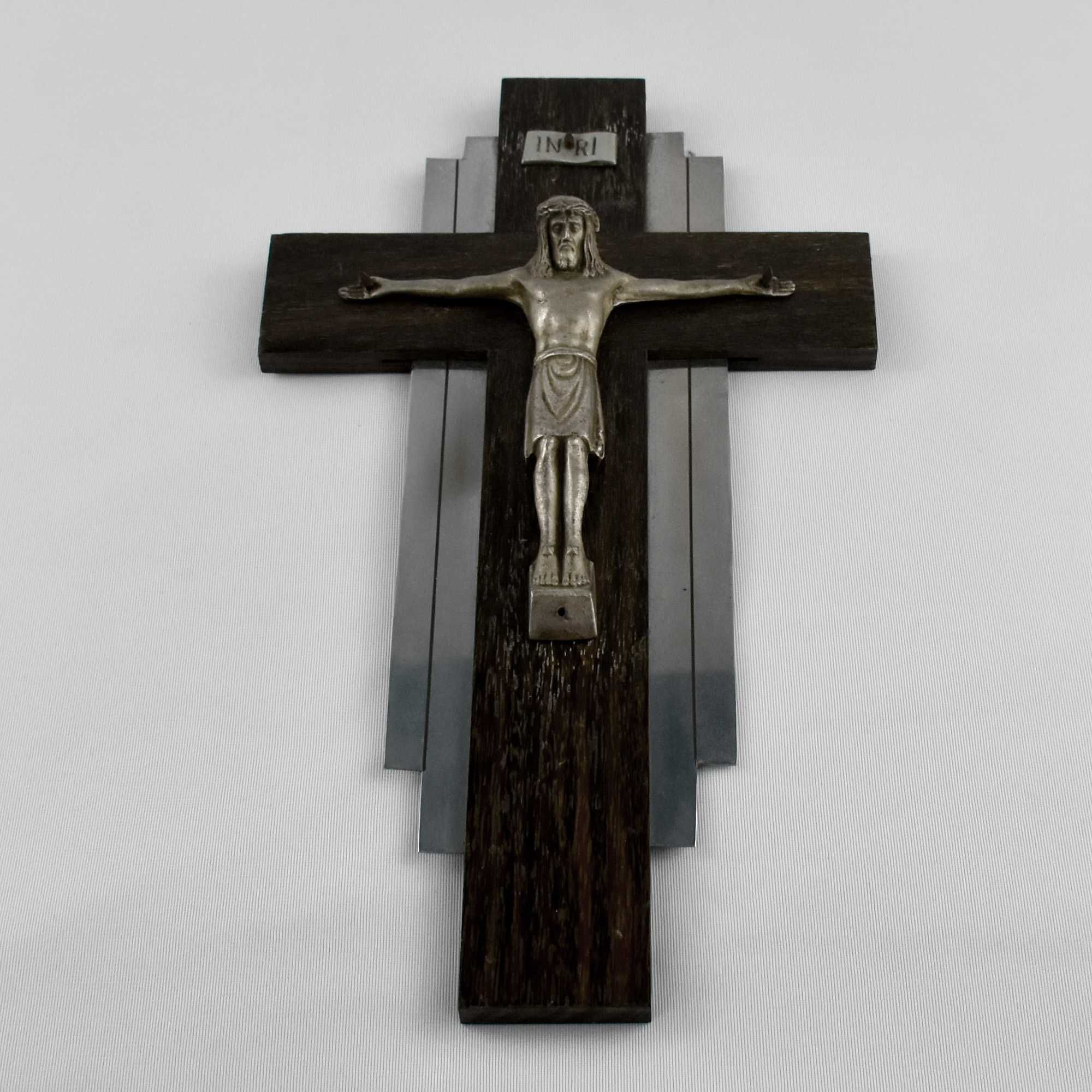 Cruz com Cristo crucificado em madeira de jacarandá e metal prateado