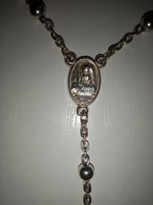 Srebrny różaniec z Medjugorie