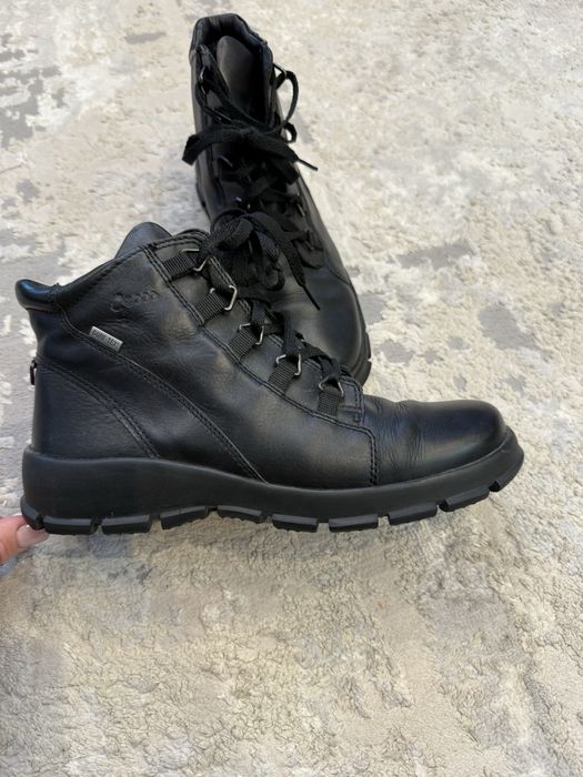 Ботики єссo.