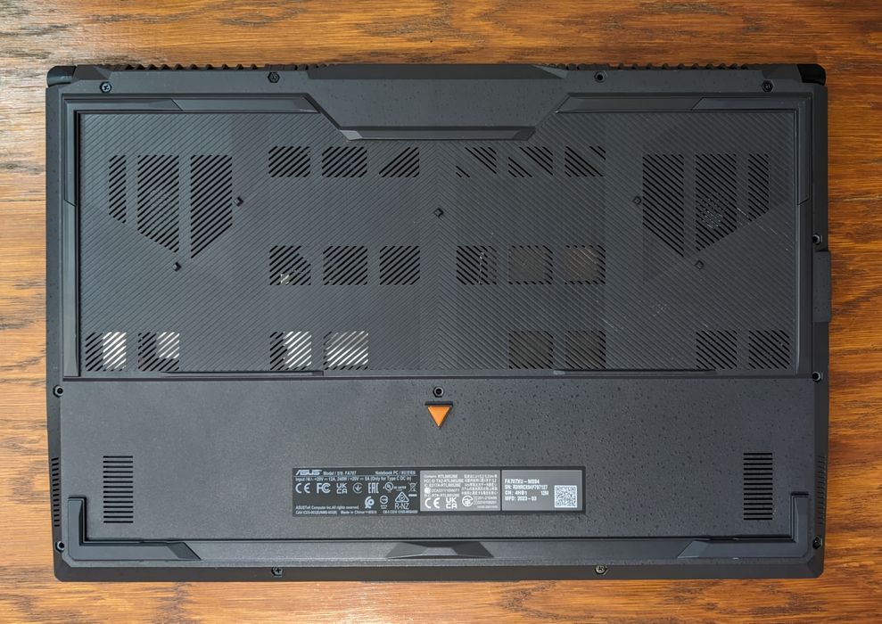 Asus tuf A17 rtx4050 Ryzen 9 7940hs