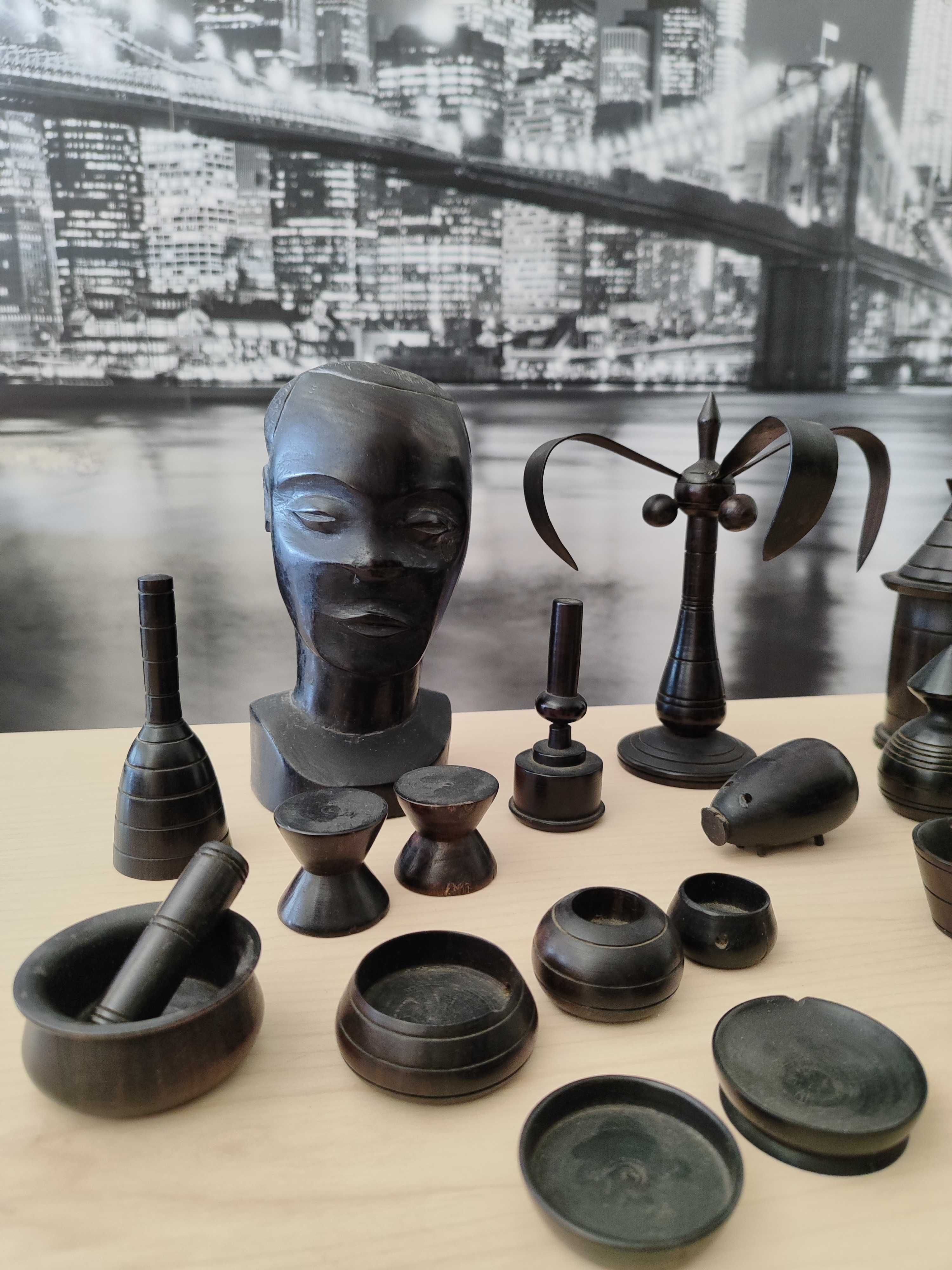 Peças decorativas em pau preto - aldeia indígena