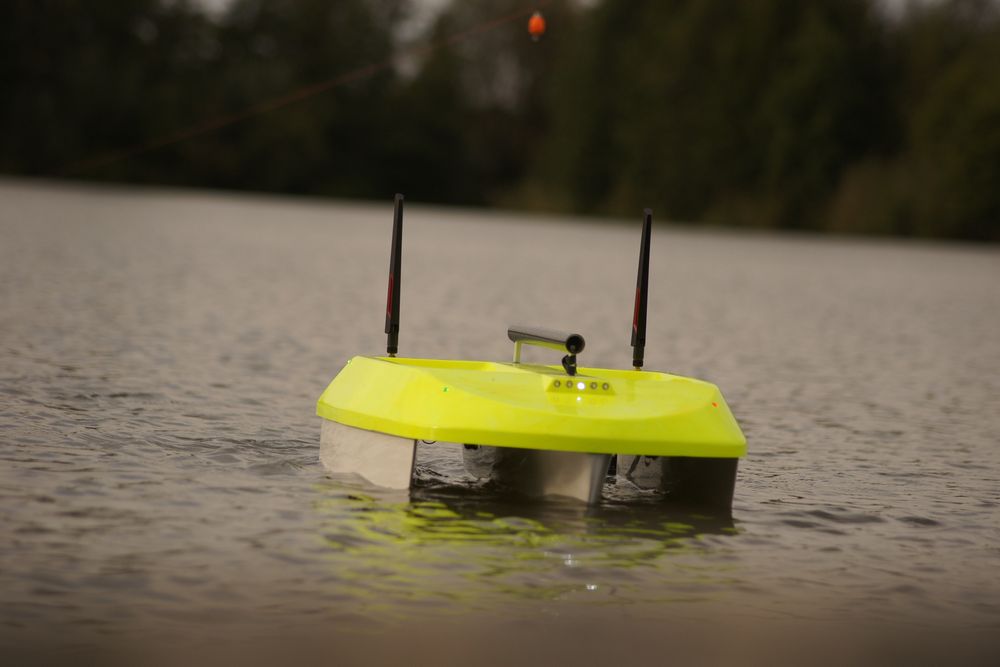 Łódka zanętowa, trimaran z GPS, autopilotem, boosterem i deeperem!