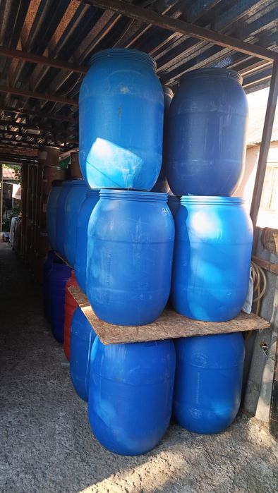 Бочка пластиковая литраж 200,220.