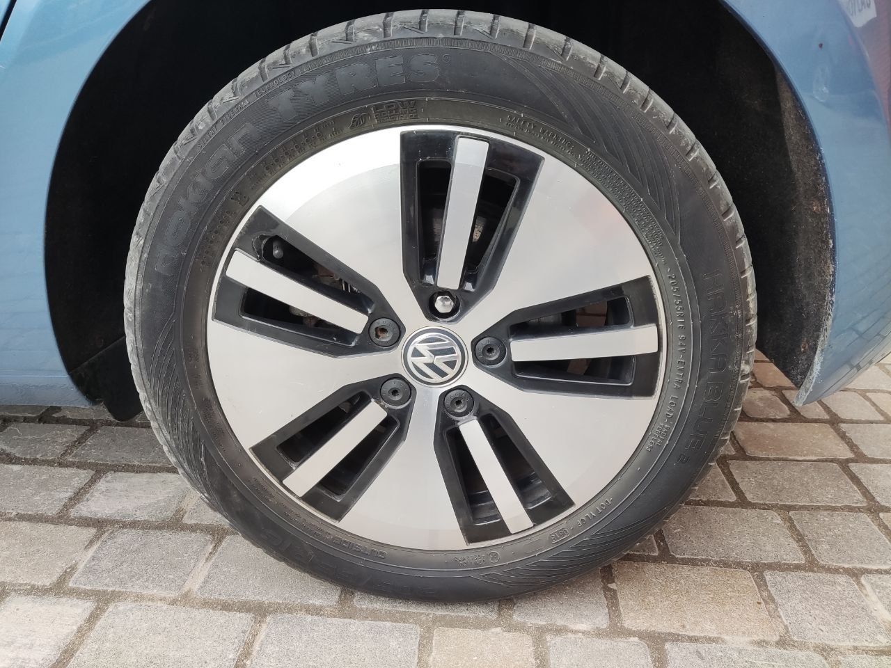 VW  e-golf 7 титани, алюмінієві  6.5JxR16 et46 5ge601025 Nokian Hakka