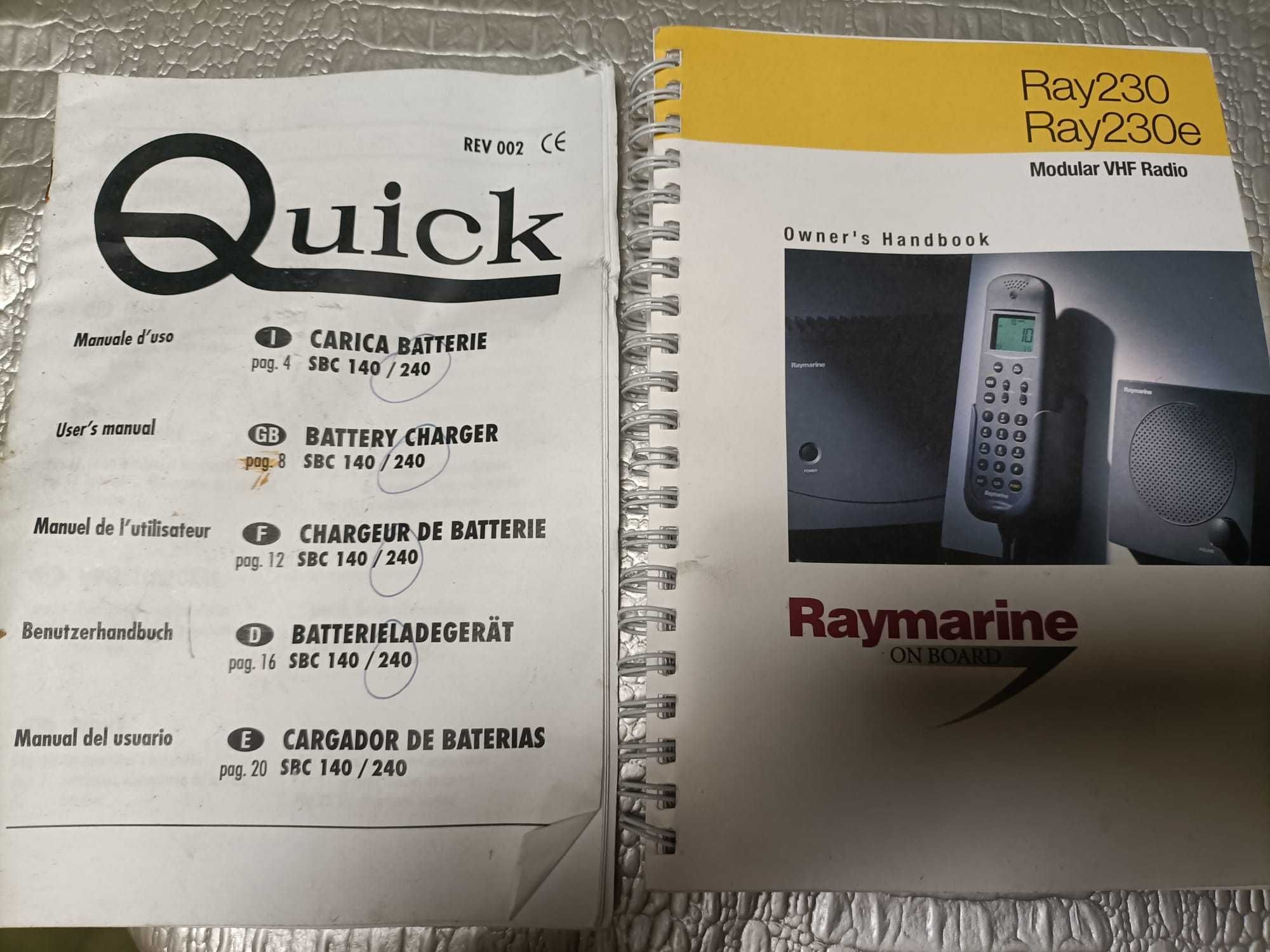 Raymarine RAY230 VHF Control Unit + battery charger