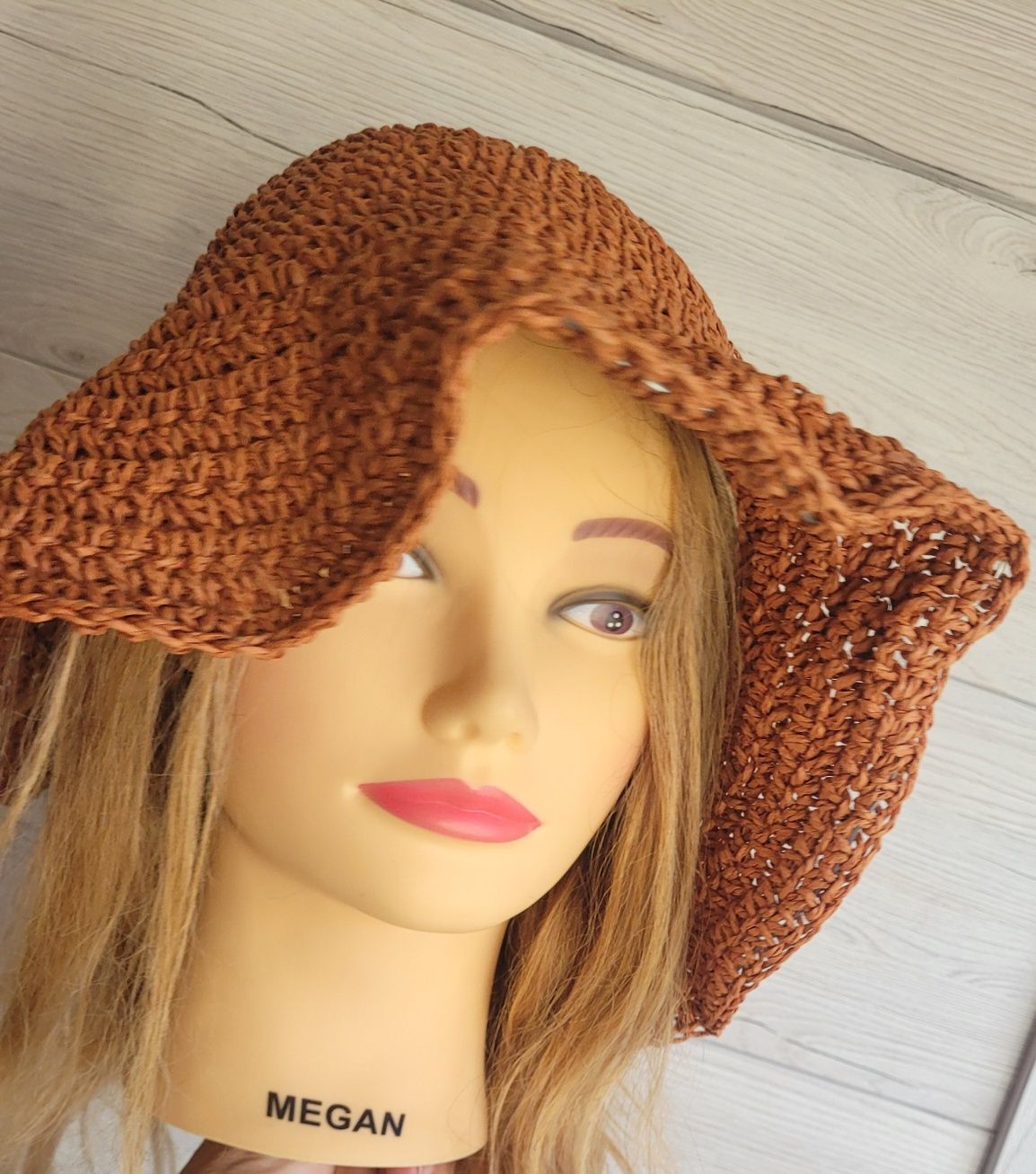 Stylowy śliczny kapelusz oddychający boho z kokardą