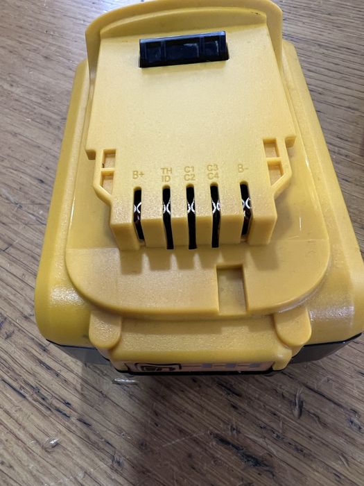 Bateria Dewalt AY18V20V Max XR 20V 8Ah - NOVO