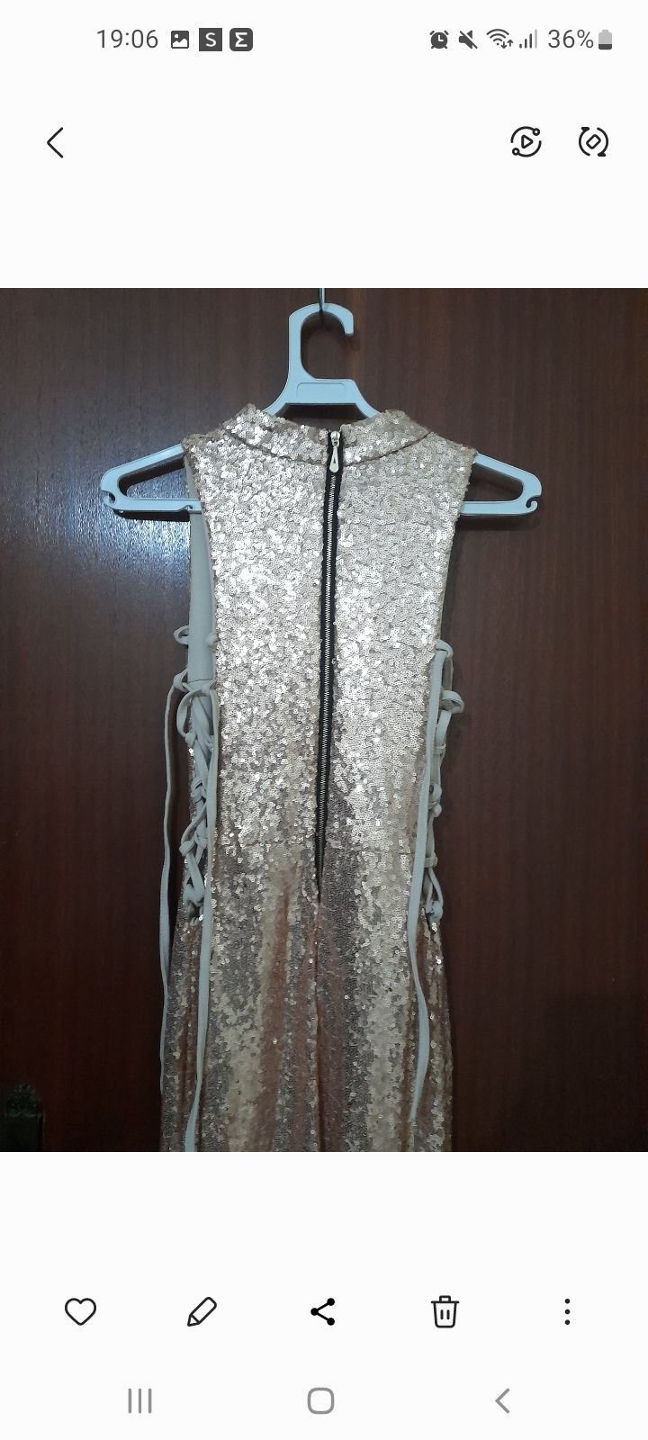 Vestido justo brilhante