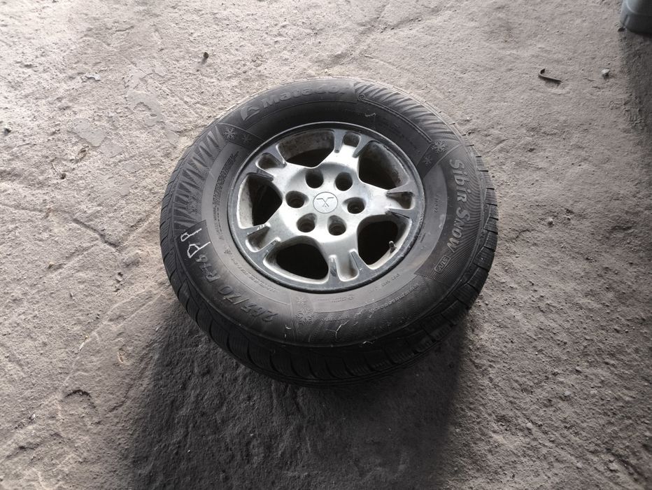 Komplet felg aluminiowych z oponami zimowymi Mitsubishi Pajero r16 16"