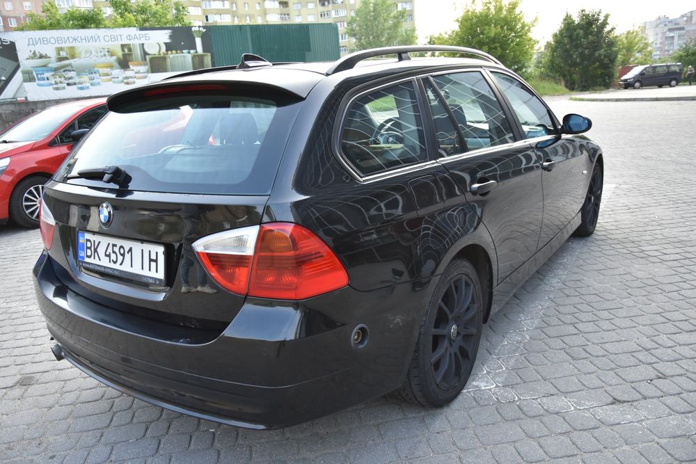 BMW E91 на повному ходу