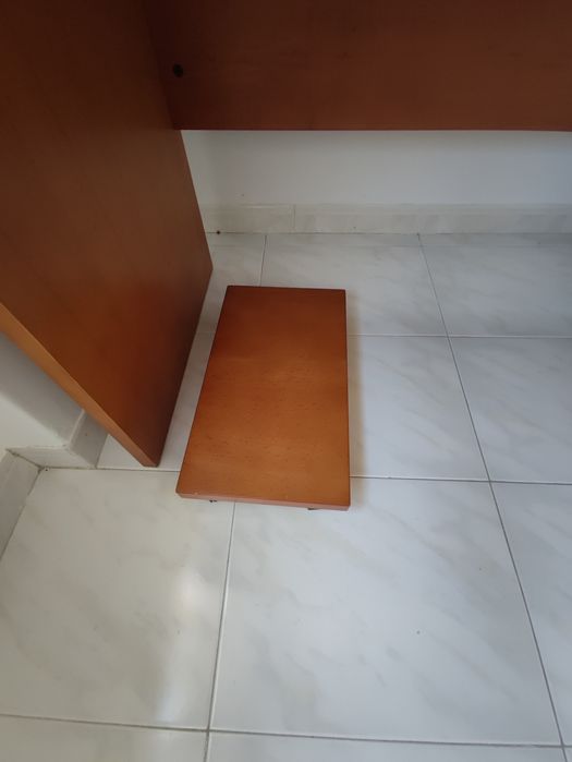 Secretaria com gavetas e suporte PC em cerejeira