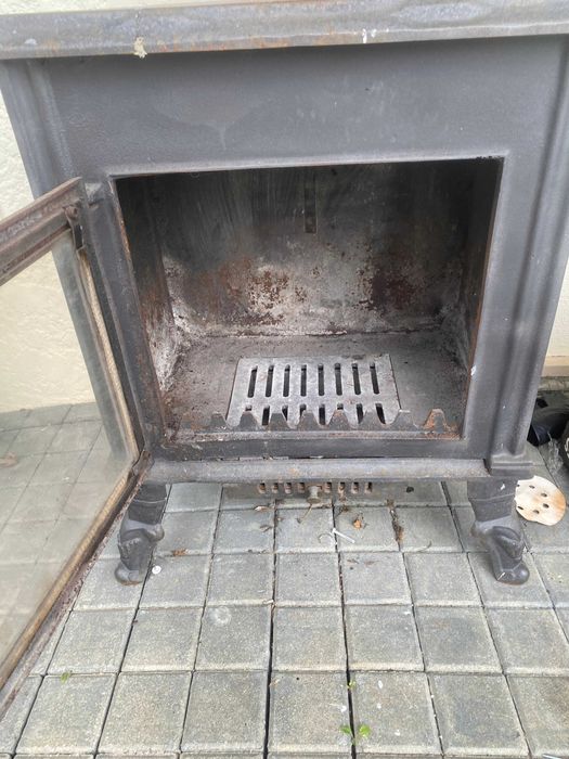 Fogão a lenha feito em ferro fundido