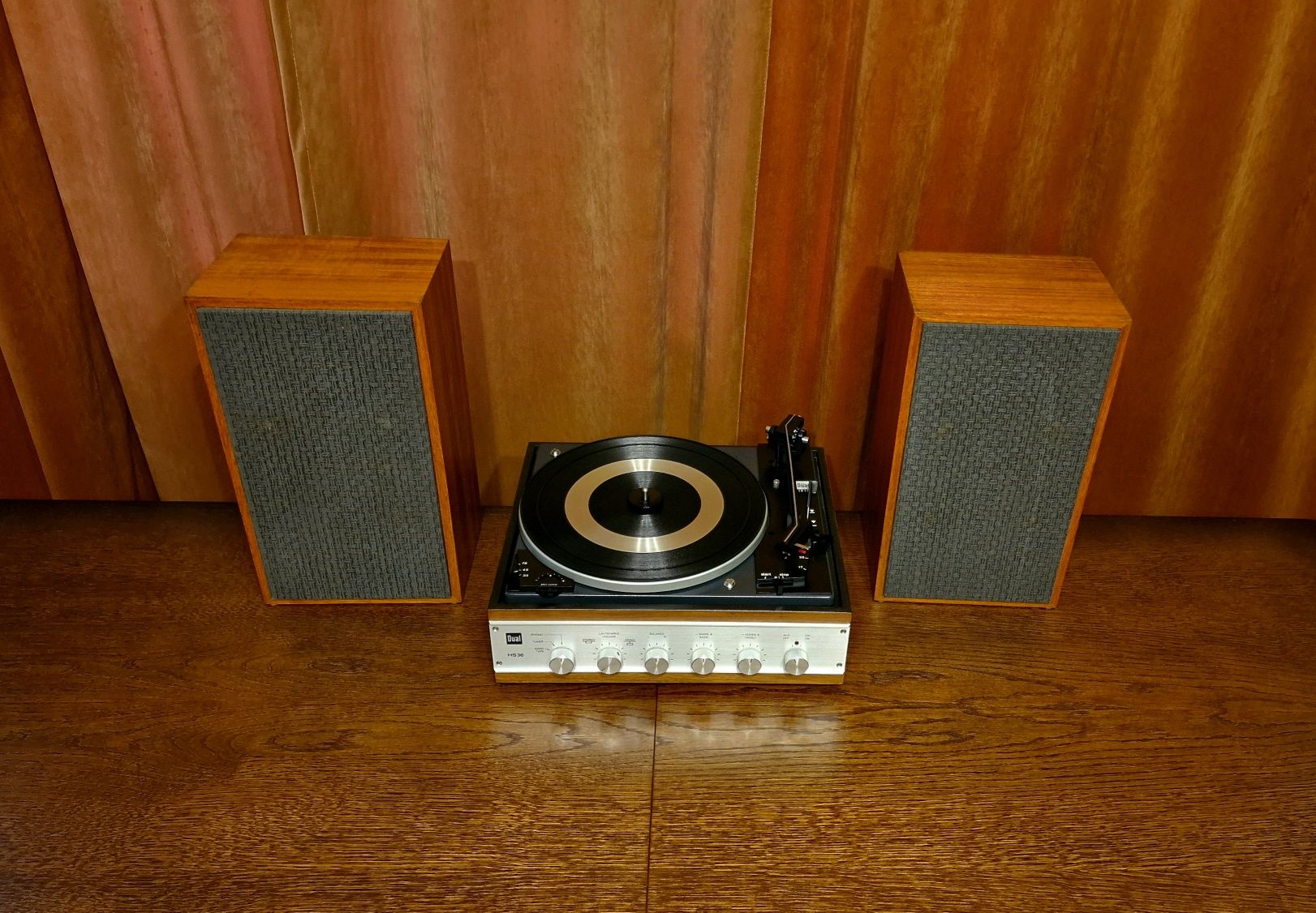 Dual HS 36, Wzmacniacz z gramofonem Dual 1210 oraz kolumnami