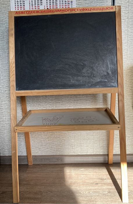 Мольберт дитячий, двосторонній.