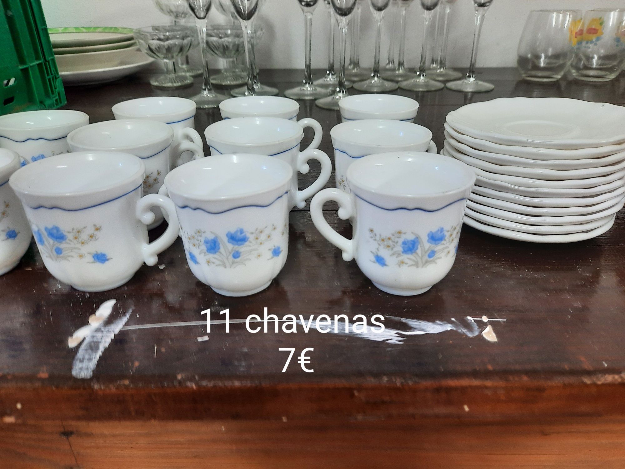 Chávenas cafe e copos