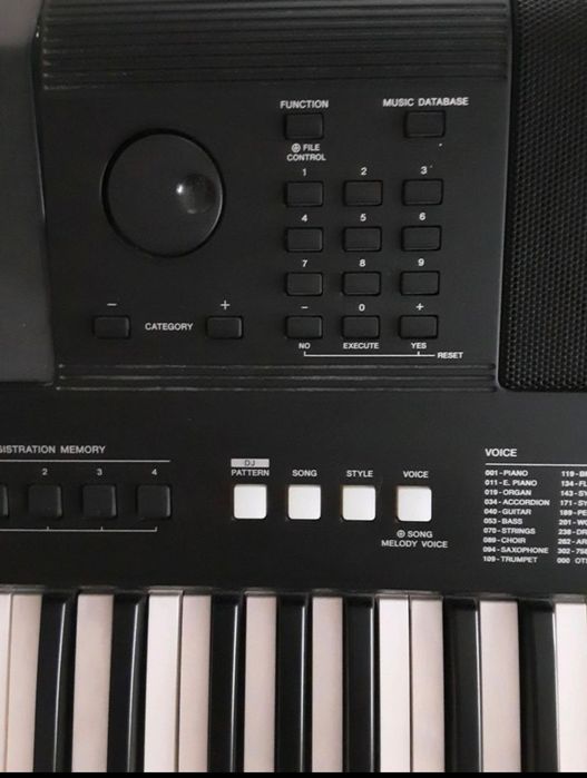 Синтезатор Yamaha PSR E453