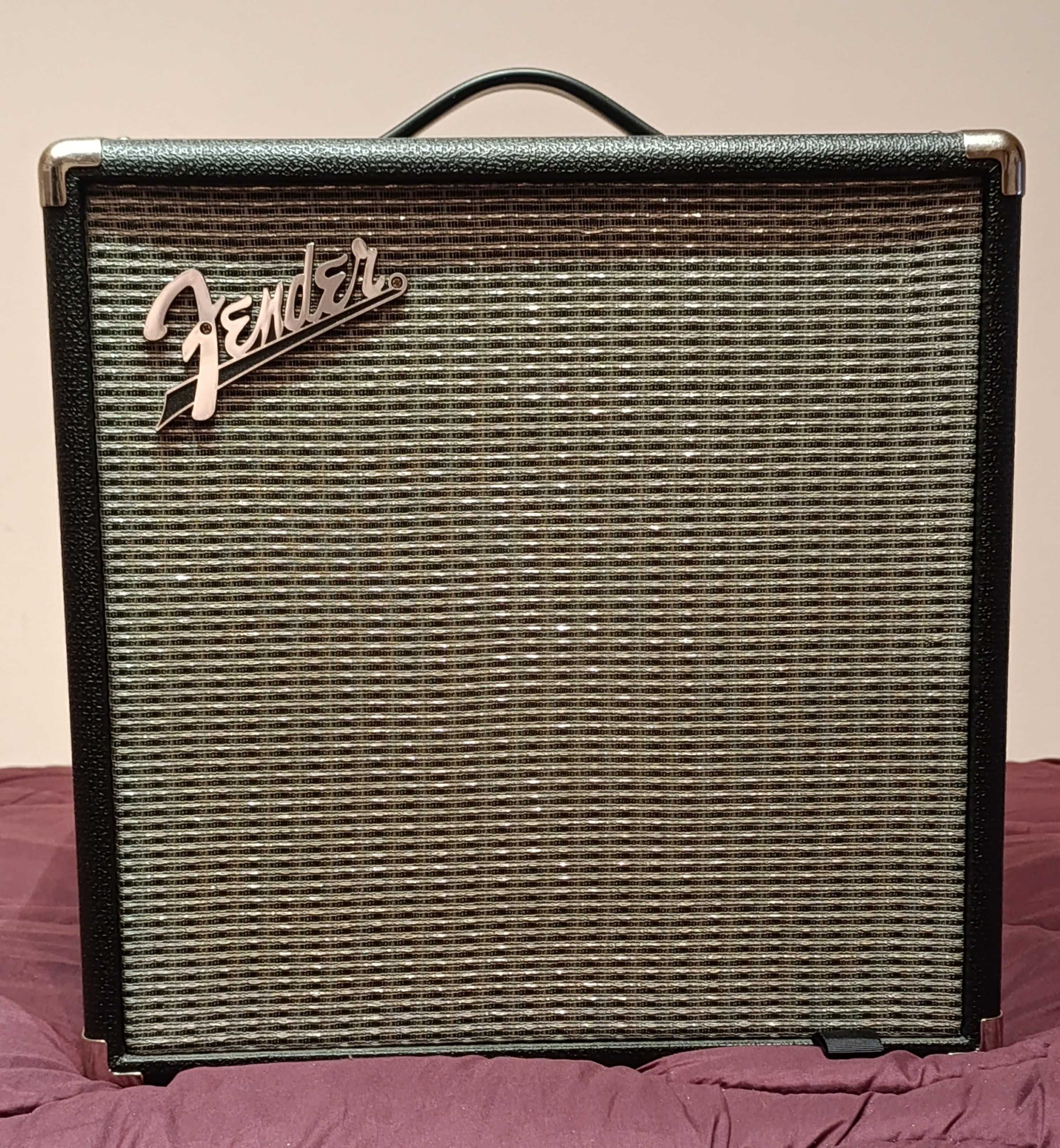 Hughes & Kettner TubeMeister Deluxe 20; Fender Rumble 25 watts