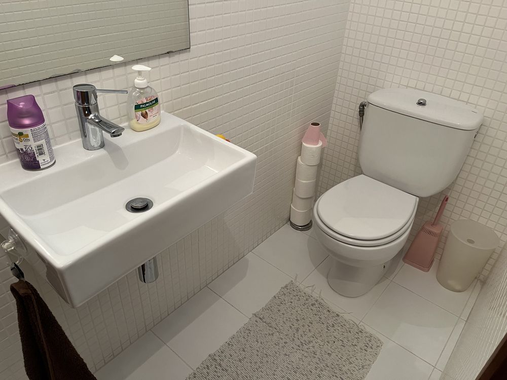 Quarto com varanda no centro ambiente tranquilo