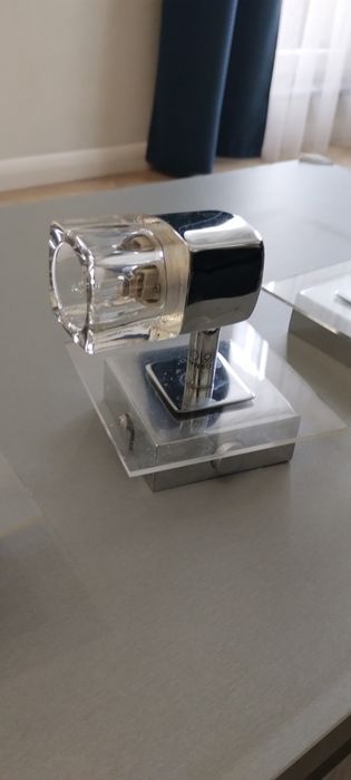 Kinkiet chromowany ze szklanym abażurem