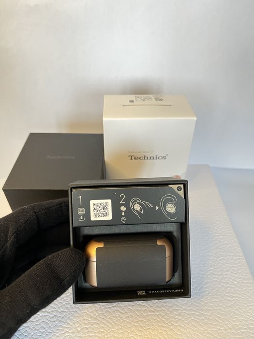 Technics sluchawki  bezprzedowodowe douszne różowe nowe etui ładujące
